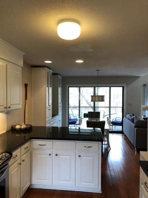 Dinning seats six comfortably