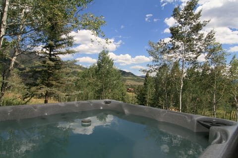 8 Person Hot Tub
