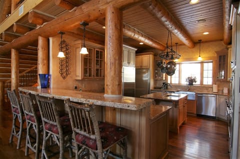 Kitchen - Breakfast Bar