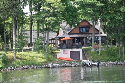 Lake view of house/2  kayaks for your use
