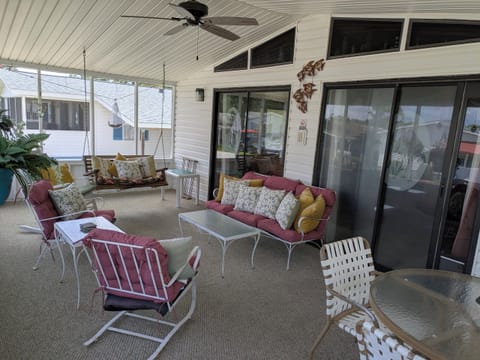 Screened in Front Porch 