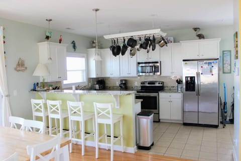 Fully stocked Kitchen
