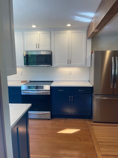 kitchen stove, micro vent, fridge