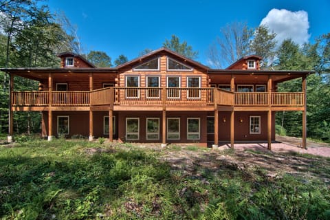 Fabulous Newly Custom Built Log Home With Over 4000 Sq Ft Of Living Space!