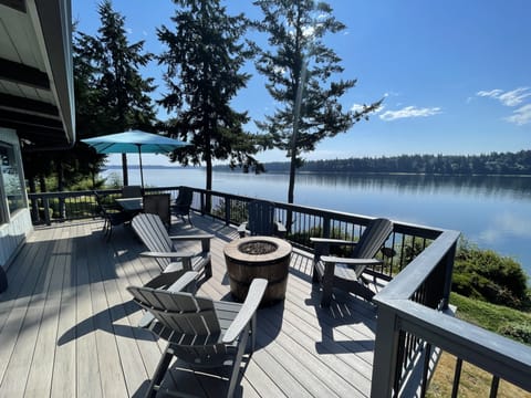 Expansive deck offers plenty of room for entertaining