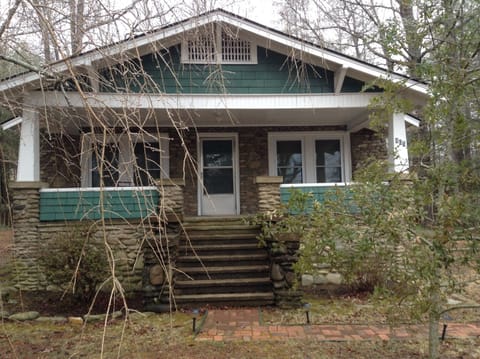 Great front porch for neighborhood watching