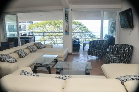 Ocean Living Room, Unobstructed view of Los Muertos Beach (11th fl)
