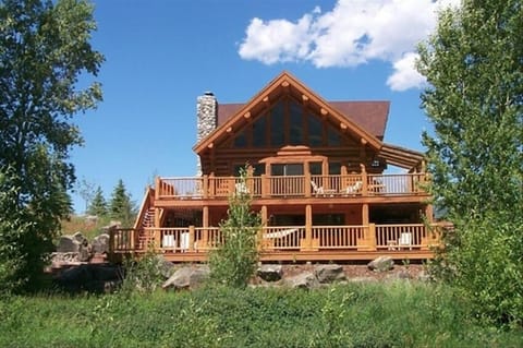 2000 square feet of wrap around decks with awesome views!  Welcome to Paradise