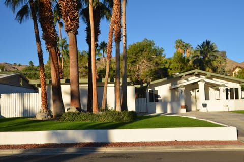 Come enjoy our little piece of Paradise. Circa 1995