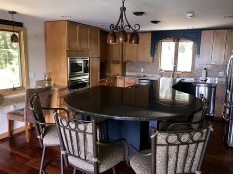 Eat-in kitchen counter area seats 8.