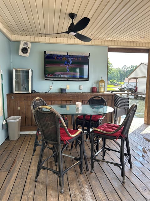 Boathouse Dining Area has Roku TV and Drinks Fridge