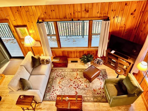The floor plan is an open-concept living/dining/kitchen with vaulted ceiling