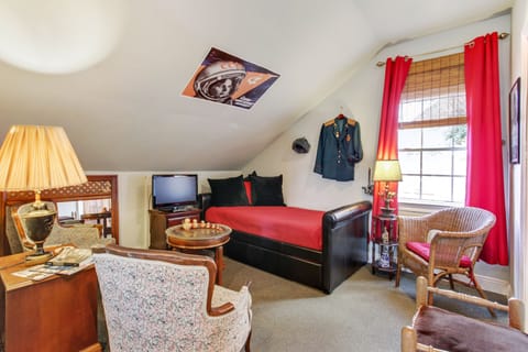 From Russia with Love Sitting room with daybed