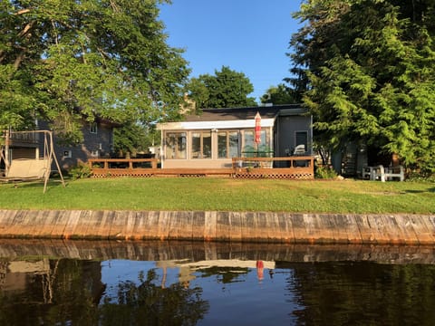 The front yard (the lake side), facing west