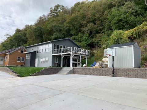 Driveway can accommodate 4 cars or trucks with boat trailers. 