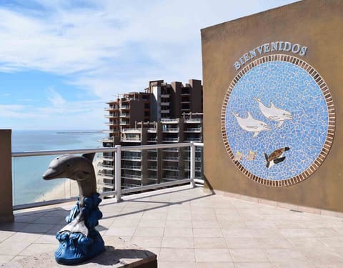 Bienvenidos to this magnificent Penthouse