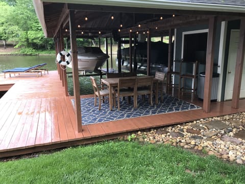 Super family friendly dock w/ covered seating, ltg, loungers, bar room, fridge!