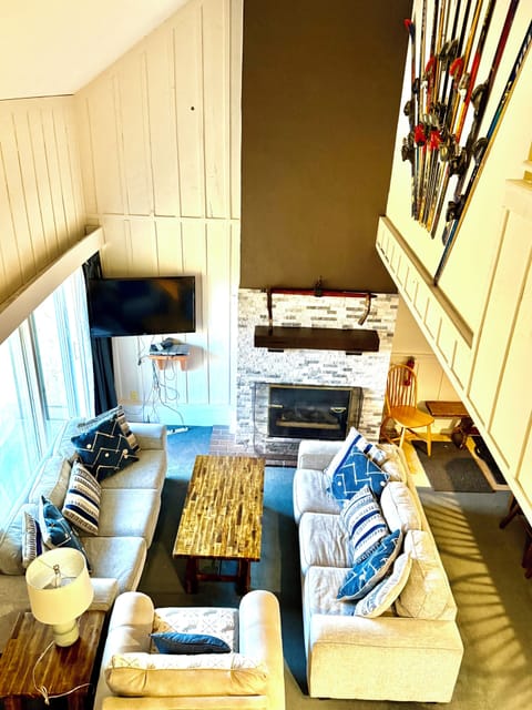 Living room - gas fireplace