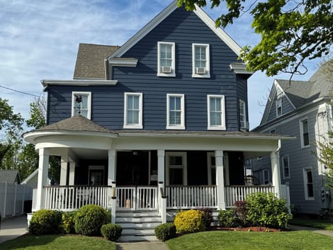 Three story Victorian with off street parking 2 blocks from beach inground pool