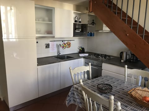 Kitchen 2 (brand new!)