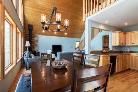 Dining with seating for 6