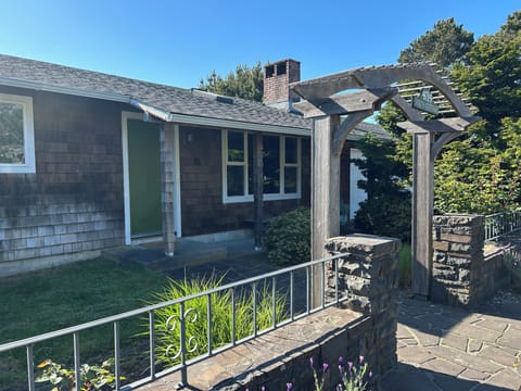 Welcome to the Gearhart retreat, a wonderful Oregon coast get away!