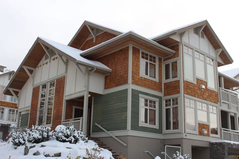 Settler's Crossing, ski in/ski out, 10 minute walk to the centre of the village