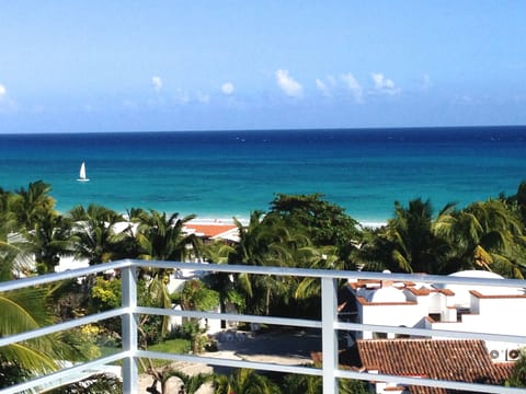 Casa Alma:  Caribbean View from Solarium showing Beach 200 yards away