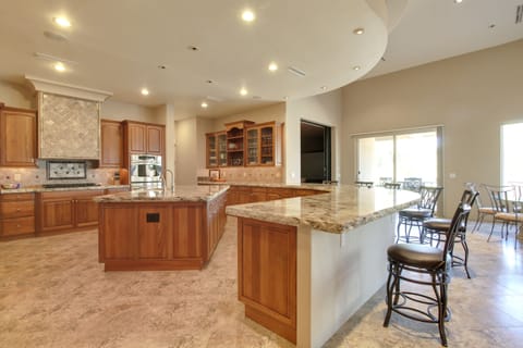 Fully equipped kitchen and seating area for 12.
