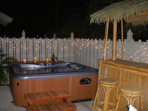 Great hot tub. Kick back and relax, you're on island time!
