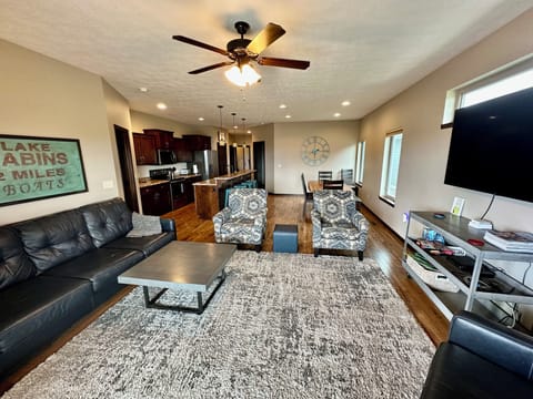 Wide open floor plan great for entertaining large groups! 