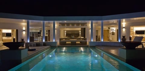 Villa Paraiso by night
