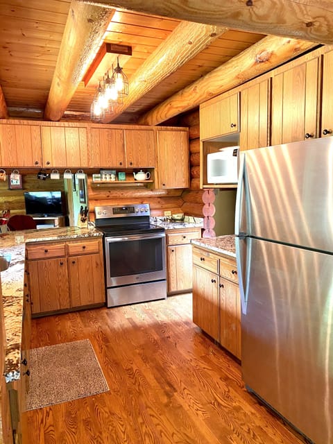 Kitchen, stainless newer appliances, slab granite countertops, Keurig 