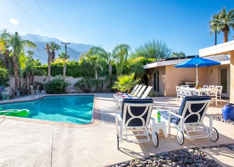 San Jacinto Mountain views in the backyard 