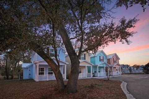 Community Entrance (steps to ocean)