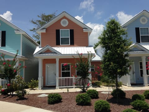 New Luxury Cottage (Steps to Atlantic Ocean)