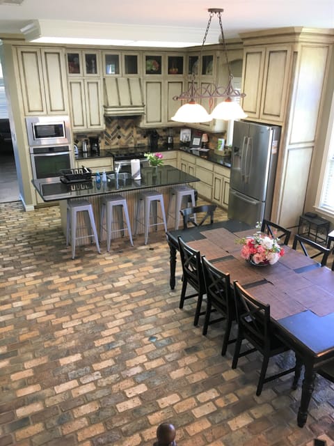 Kitchen/Dining area.
