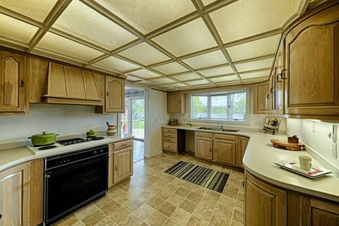 Main floor kitchen (Dishwasher is not picture but is being installed)