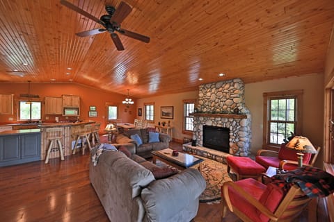 Open Concept great for family time