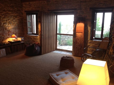 Main Sitting Room, Door to Garden