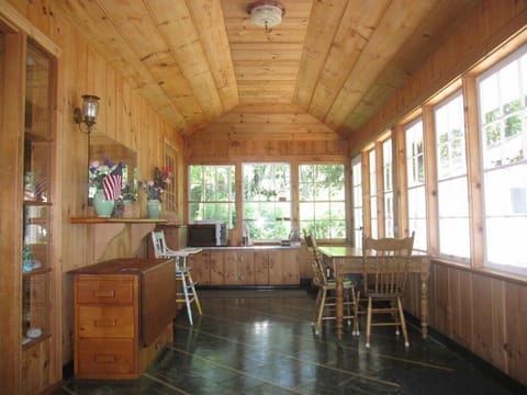 roadside porch with overflow dinner table, seats 4 people.