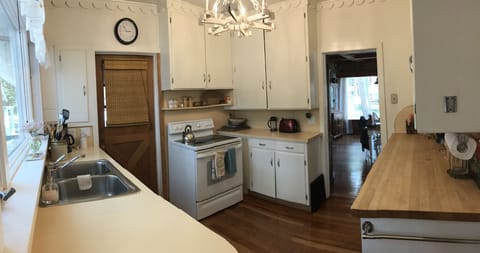 Kitchen, includes stove, 2 fridges, microwave and more