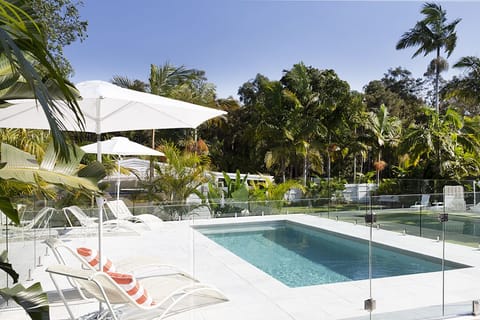Soak up the sun in the heart of byron !