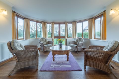 Webbs Retreat, Roserrow. Ground floor:  Light filled conservatory
