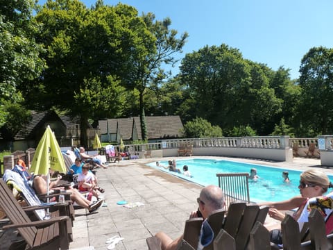 Outdoor pool and indoor pool not included due to Covid-19 no access.