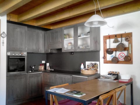 kitchen & dining room