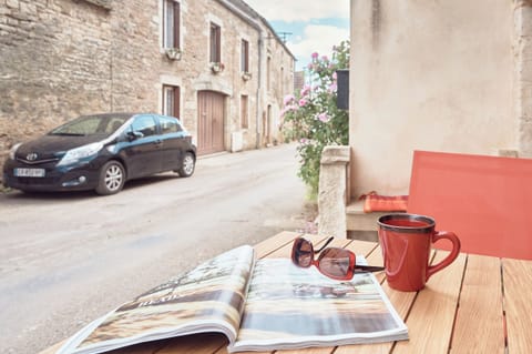 Small seating area
Near small lane but very quiet