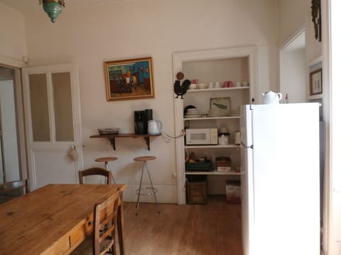 The kitchen, opposite side.