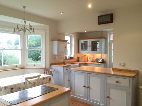 Kitchen. Relax in the bay window round the table.