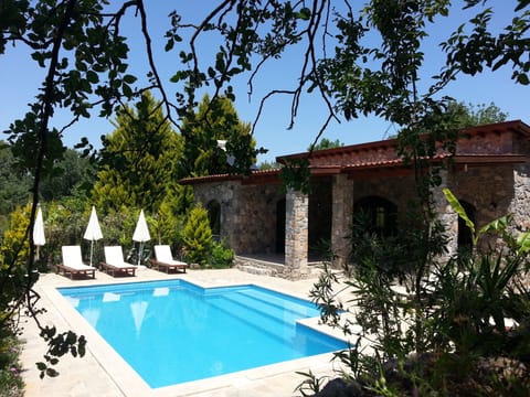 Villa Amara with private, not over looked  pool for 4-5 guests